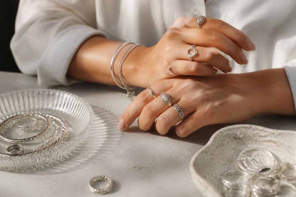 How to Style Silver Jewellery in 2026: A Step-by-Step Guide