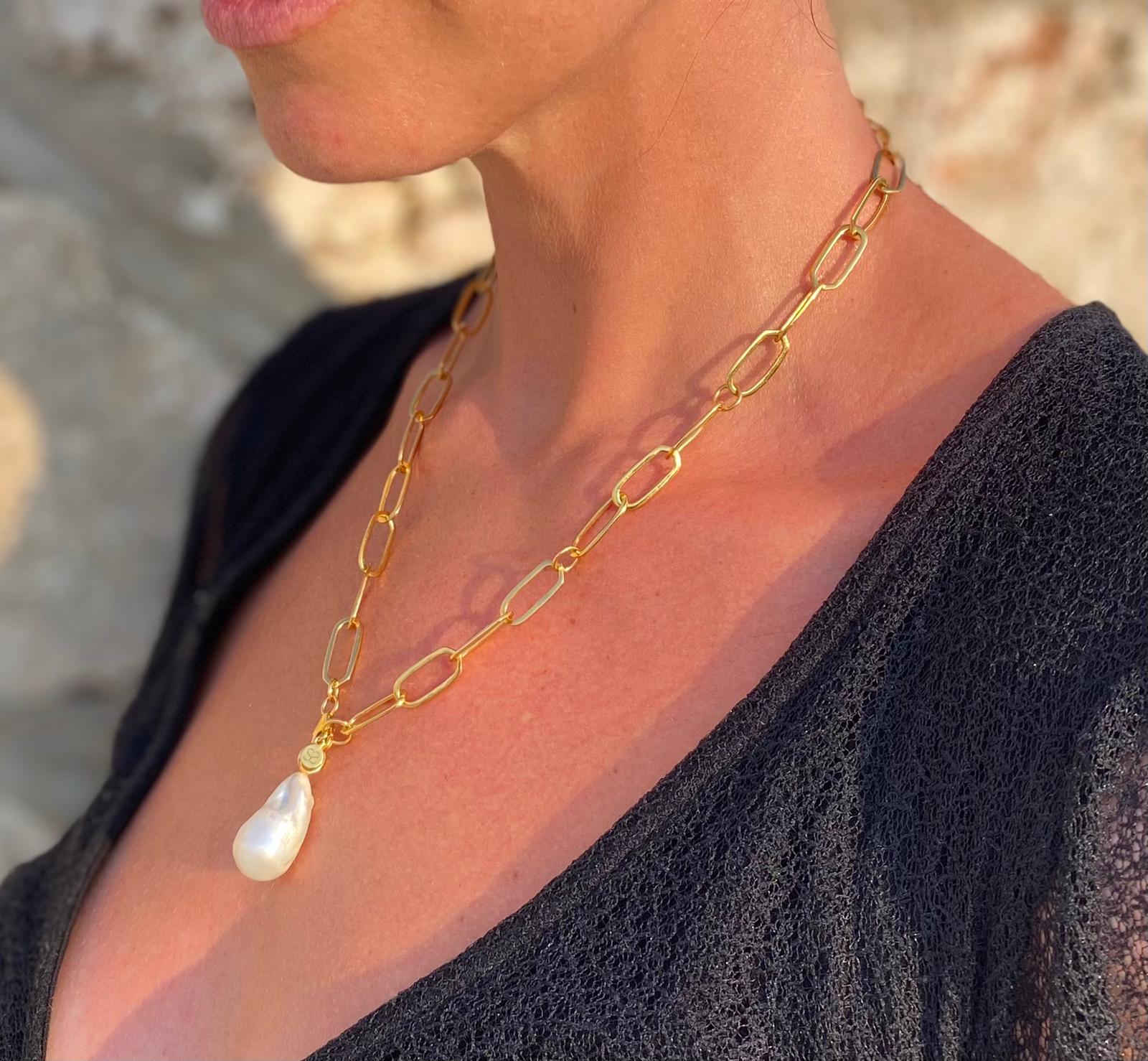 Gold Chunky Chain Necklace with Large Baroque Pearl