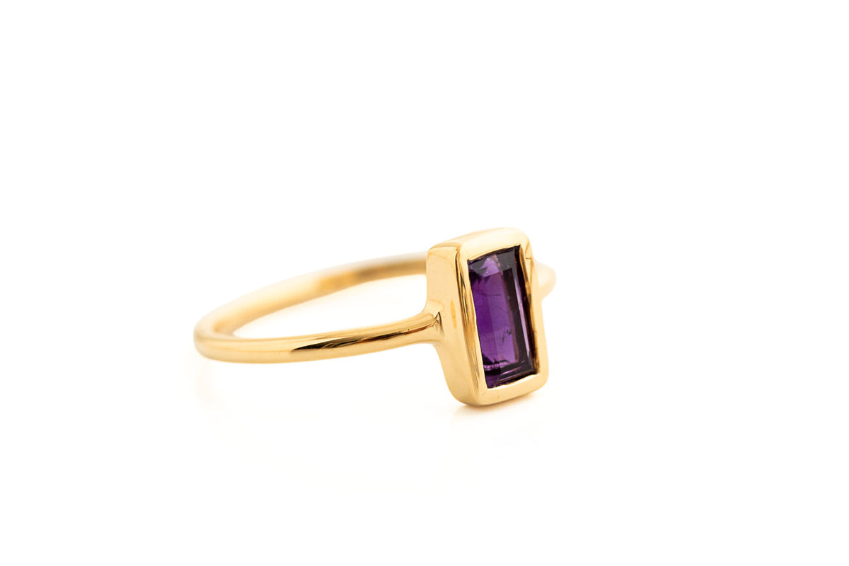 Gold Rectangular Amethyst Ring