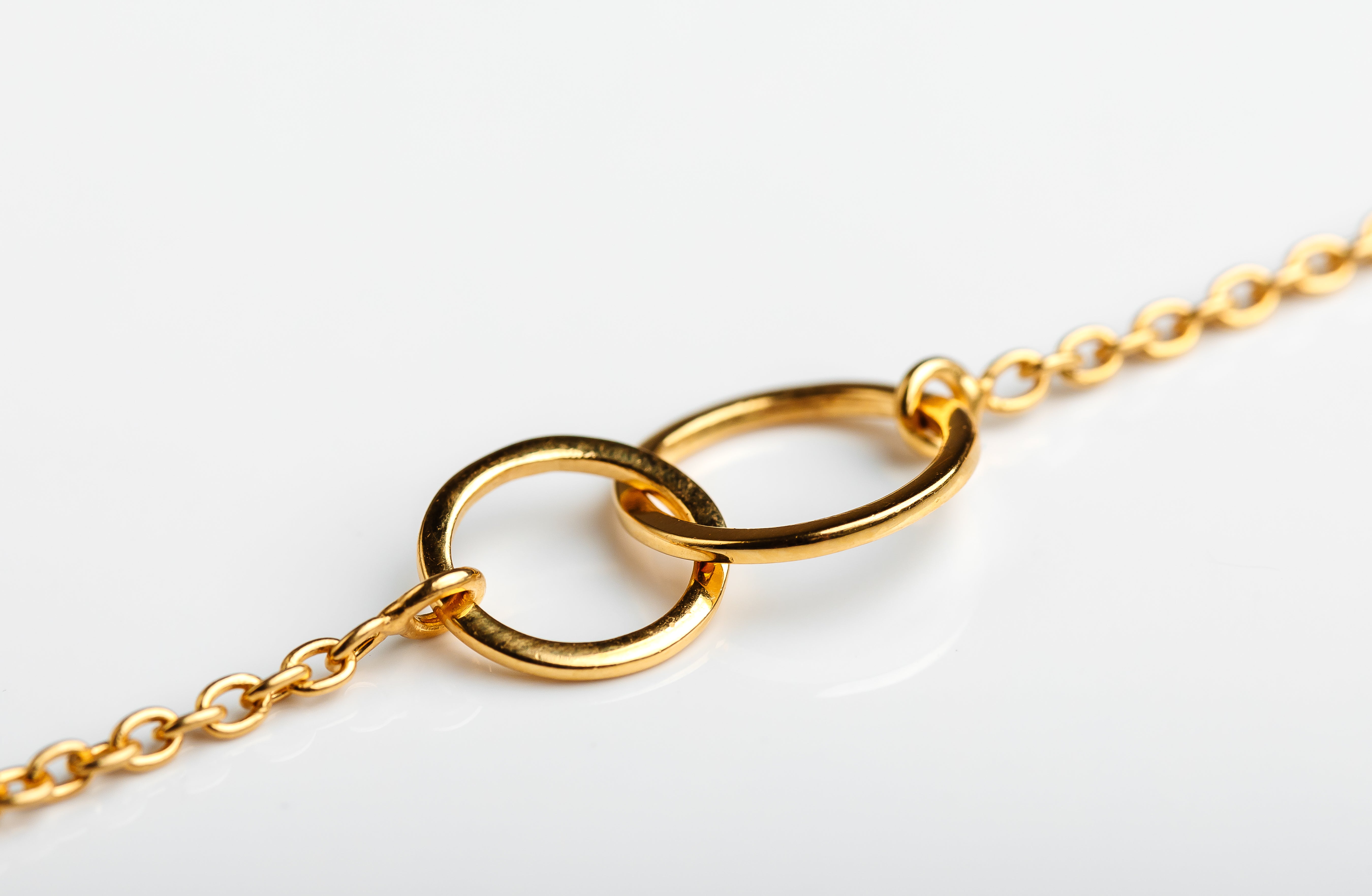 Gold Interlinked Circle Bracelet