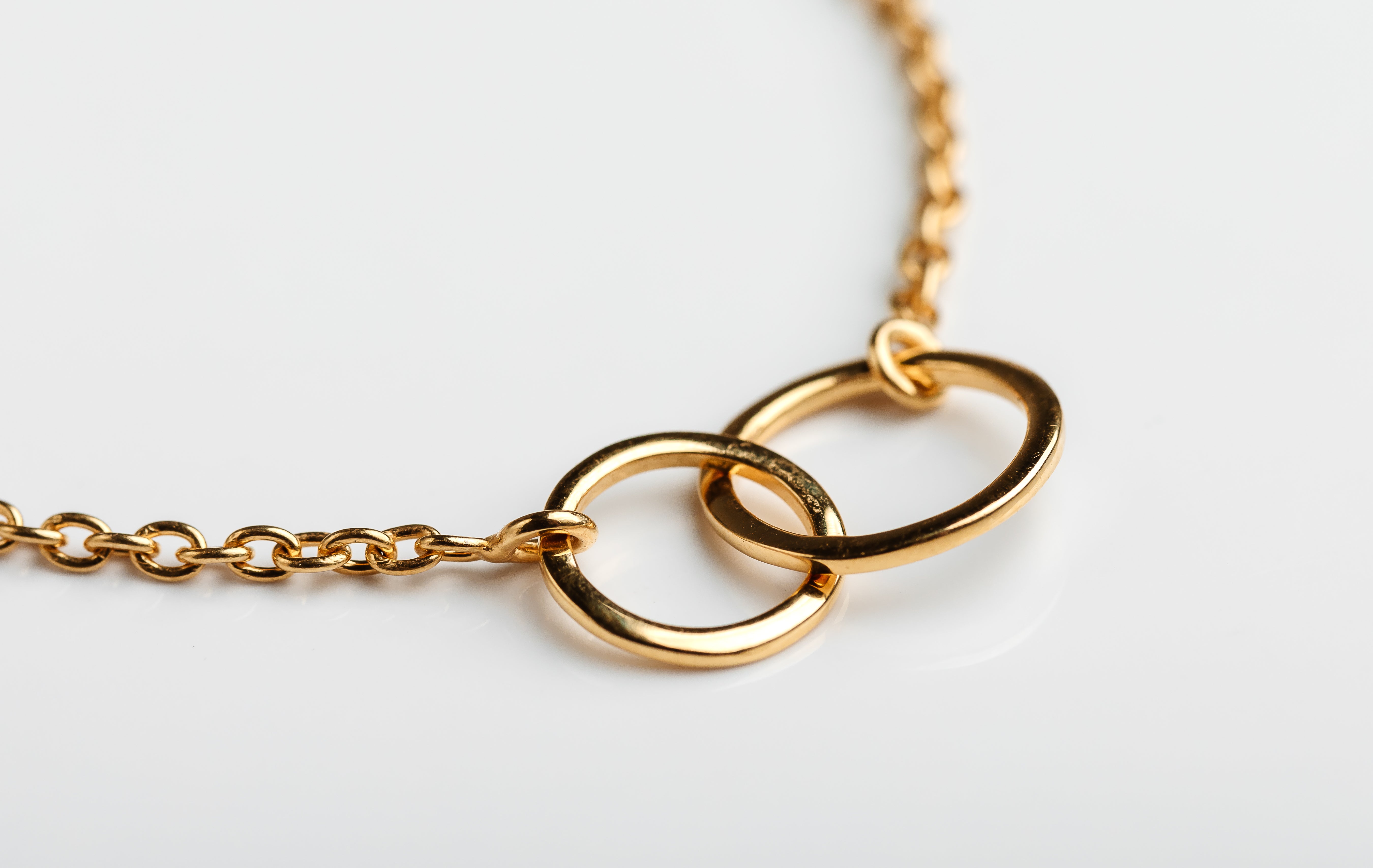 Gold Interlinked Circle Bracelet