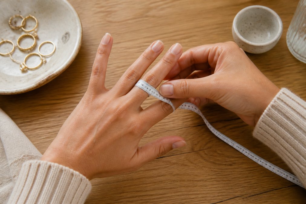 How to Measure Ring Size at Home: Full Guide